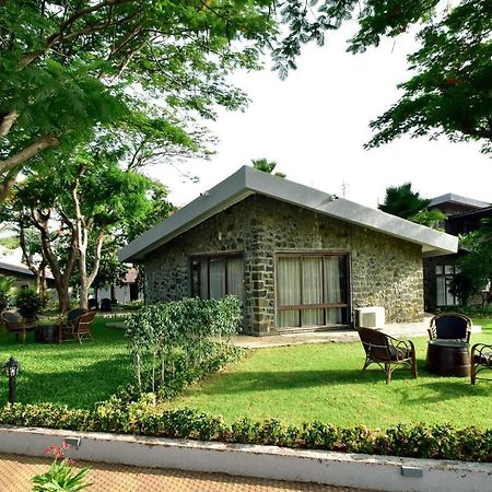 Caves County Resort Malegaon Extérieur photo