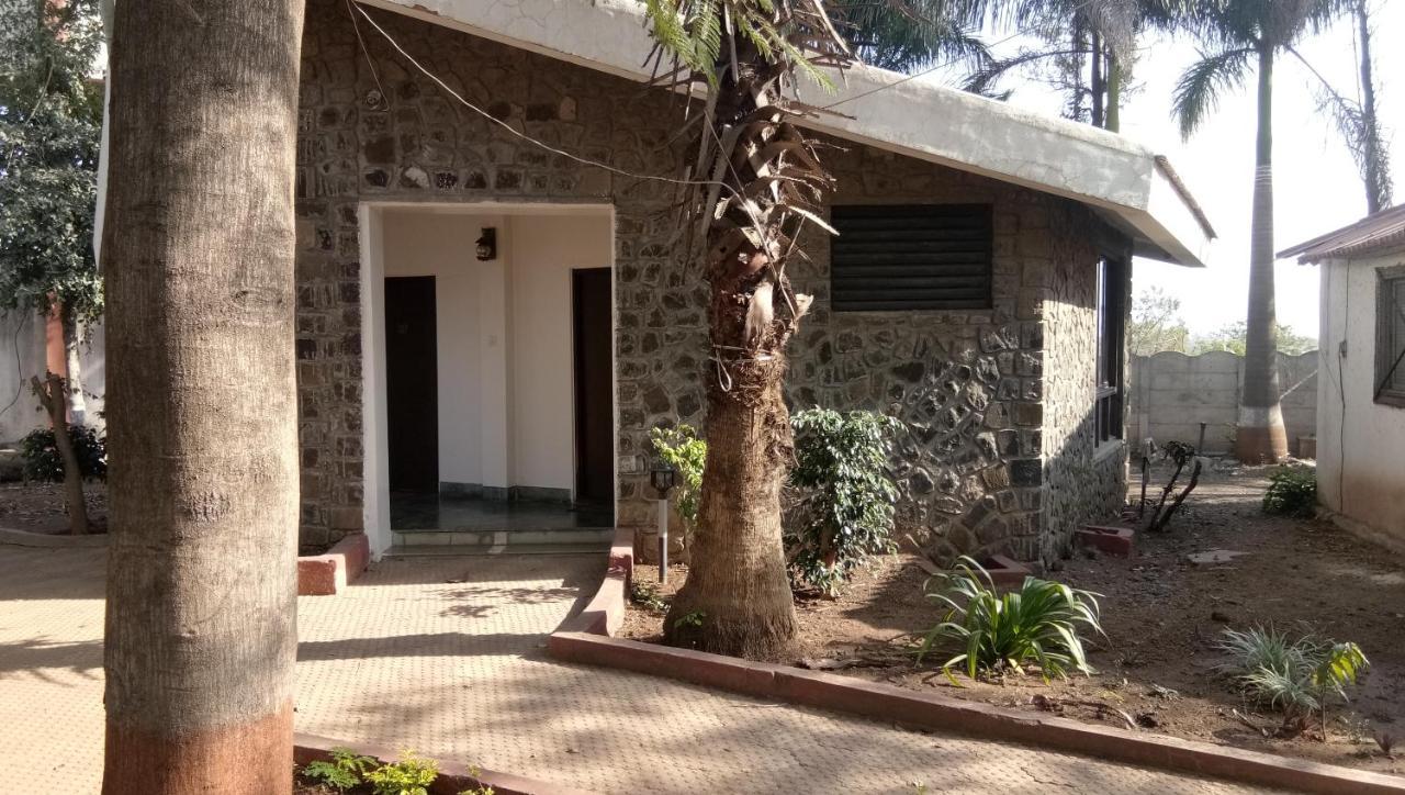 Caves County Resort Malegaon Extérieur photo