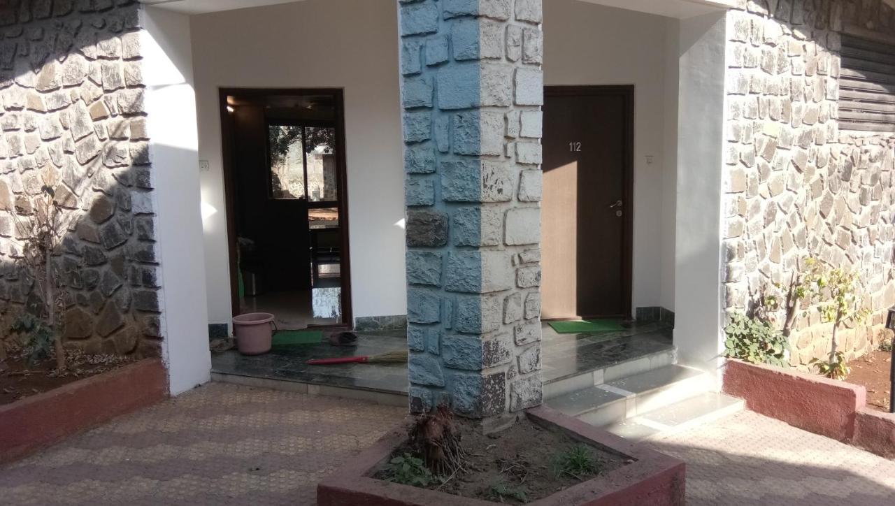 Caves County Resort Malegaon Extérieur photo