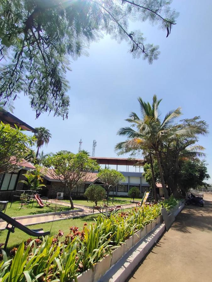 Caves County Resort Malegaon Extérieur photo