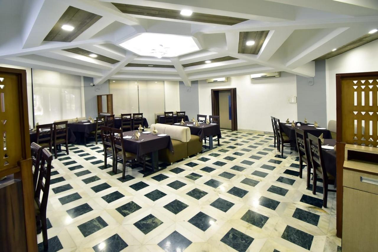 Caves County Resort Malegaon Extérieur photo