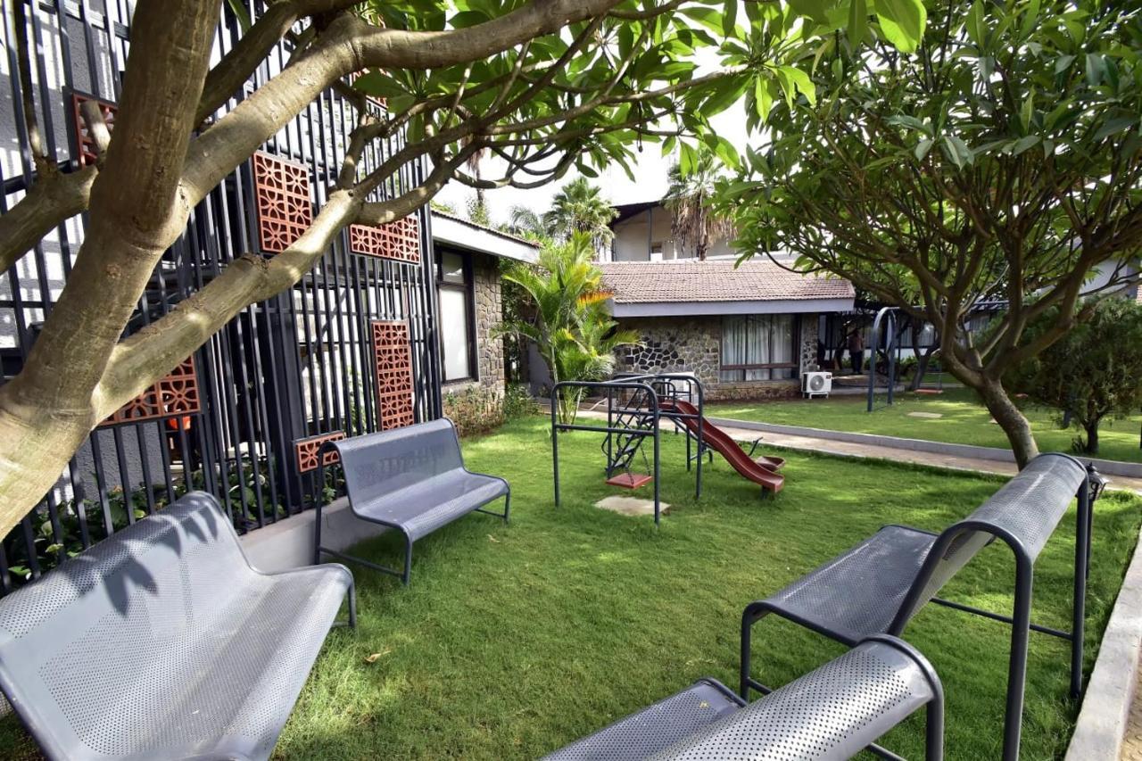 Caves County Resort Malegaon Extérieur photo