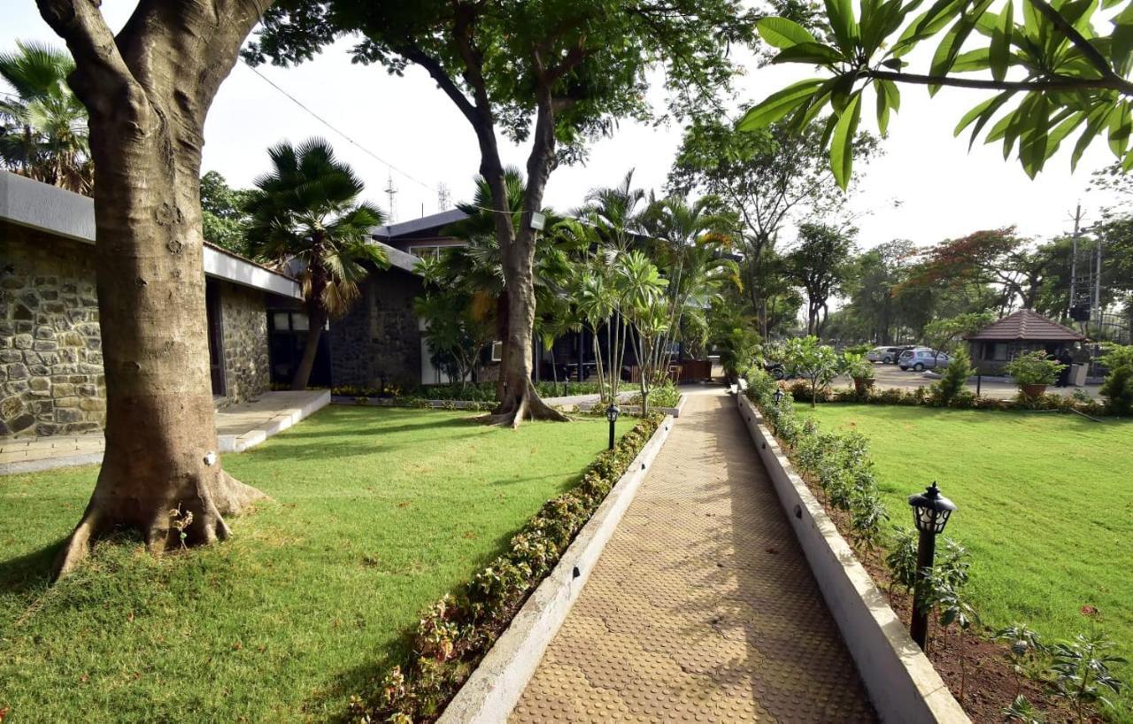 Caves County Resort Malegaon Extérieur photo