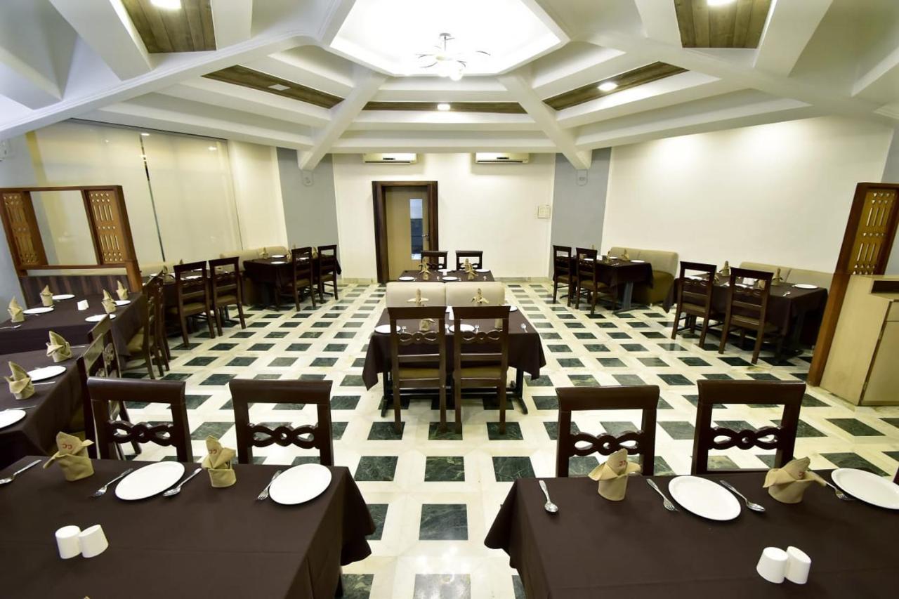 Caves County Resort Malegaon Extérieur photo