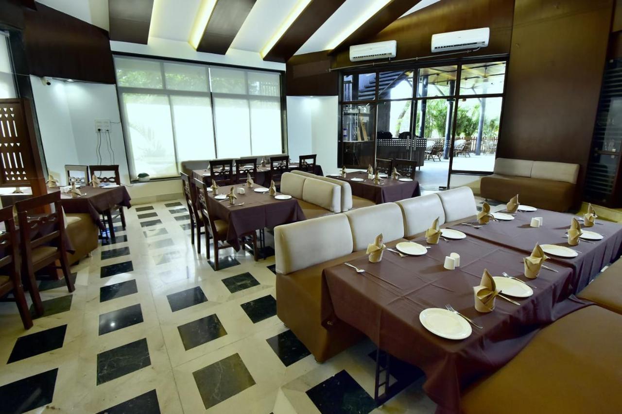 Caves County Resort Malegaon Extérieur photo