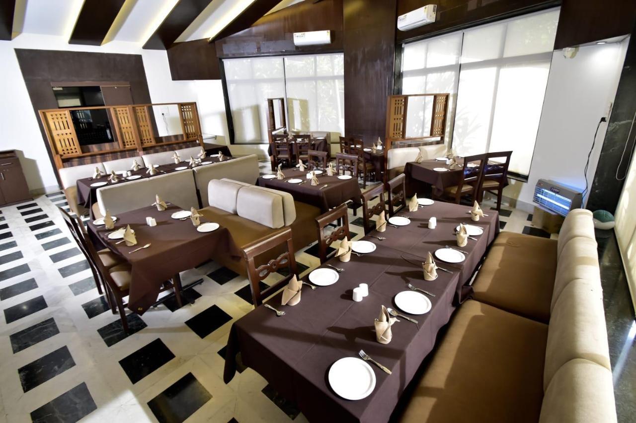 Caves County Resort Malegaon Extérieur photo
