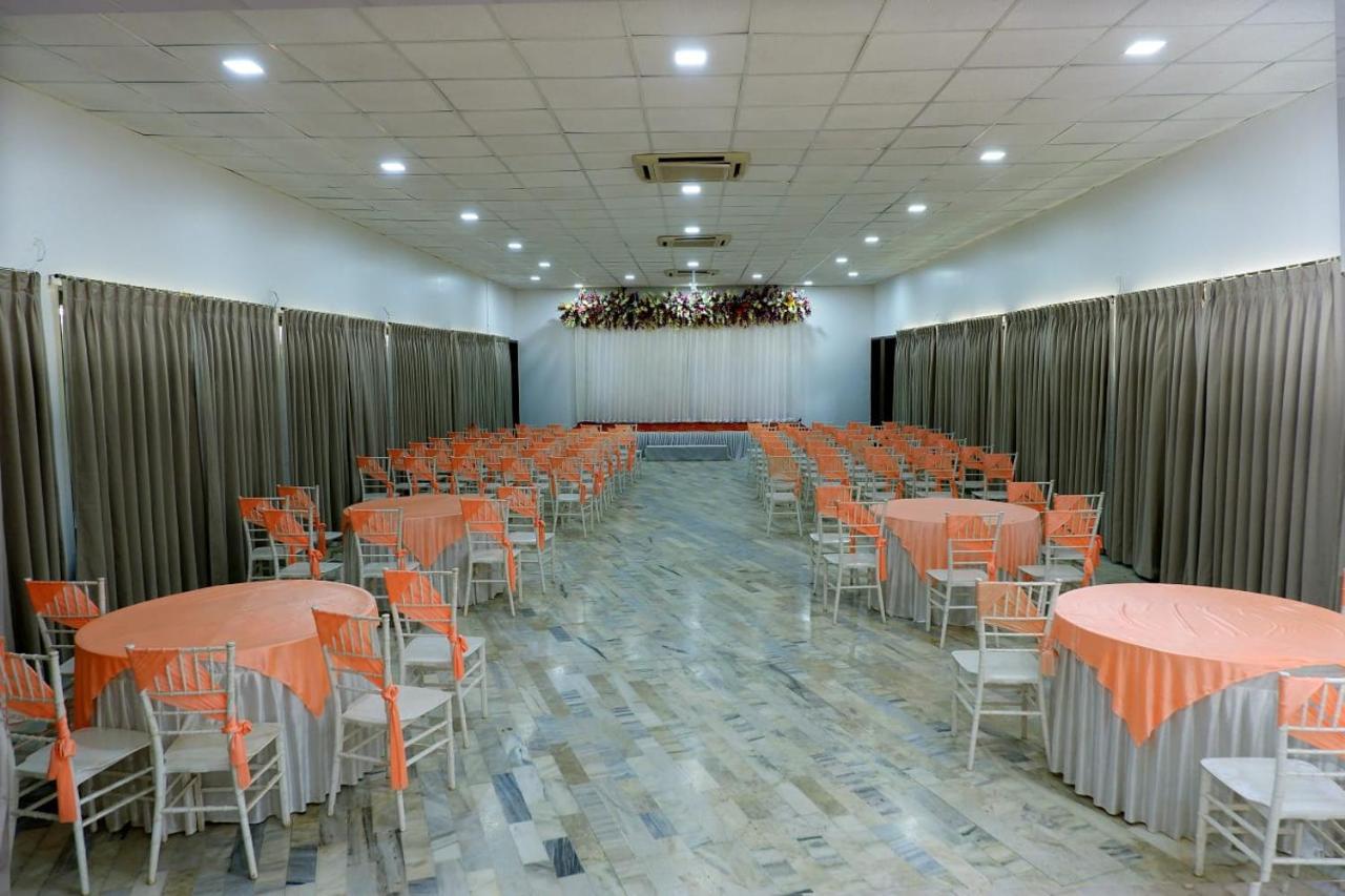 Caves County Resort Malegaon Extérieur photo