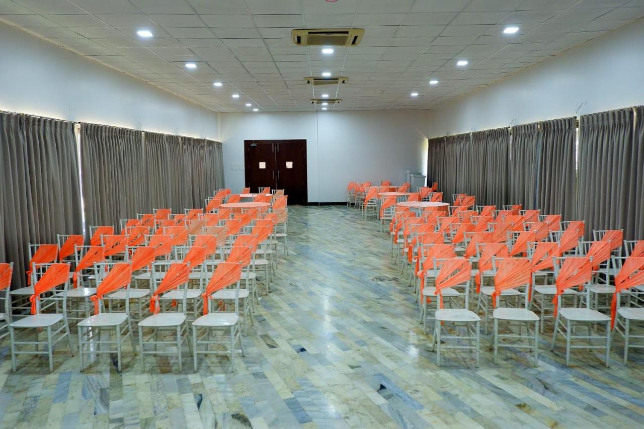 Caves County Resort Malegaon Extérieur photo