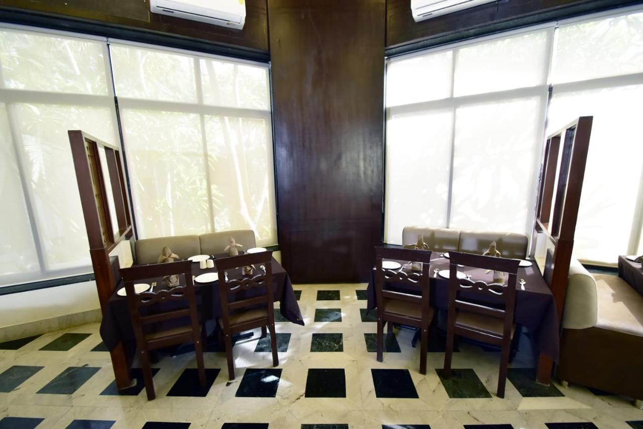 Caves County Resort Malegaon Extérieur photo