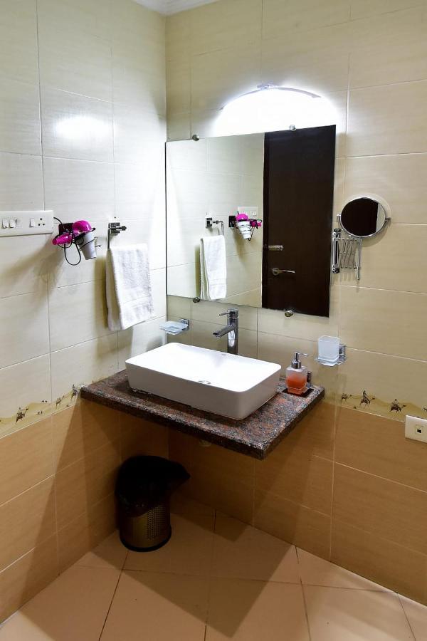 Caves County Resort Malegaon Extérieur photo