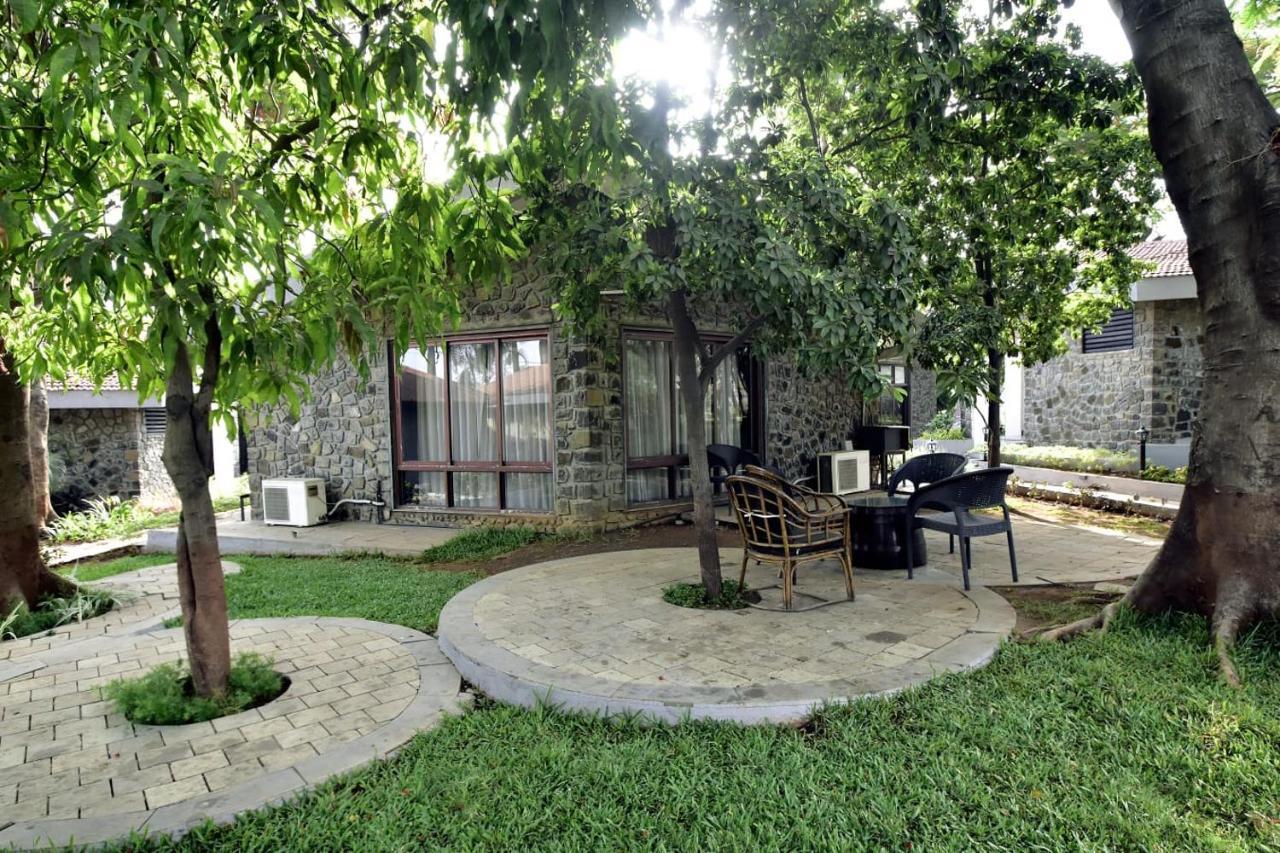 Caves County Resort Malegaon Extérieur photo