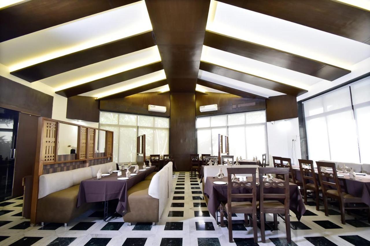 Caves County Resort Malegaon Extérieur photo