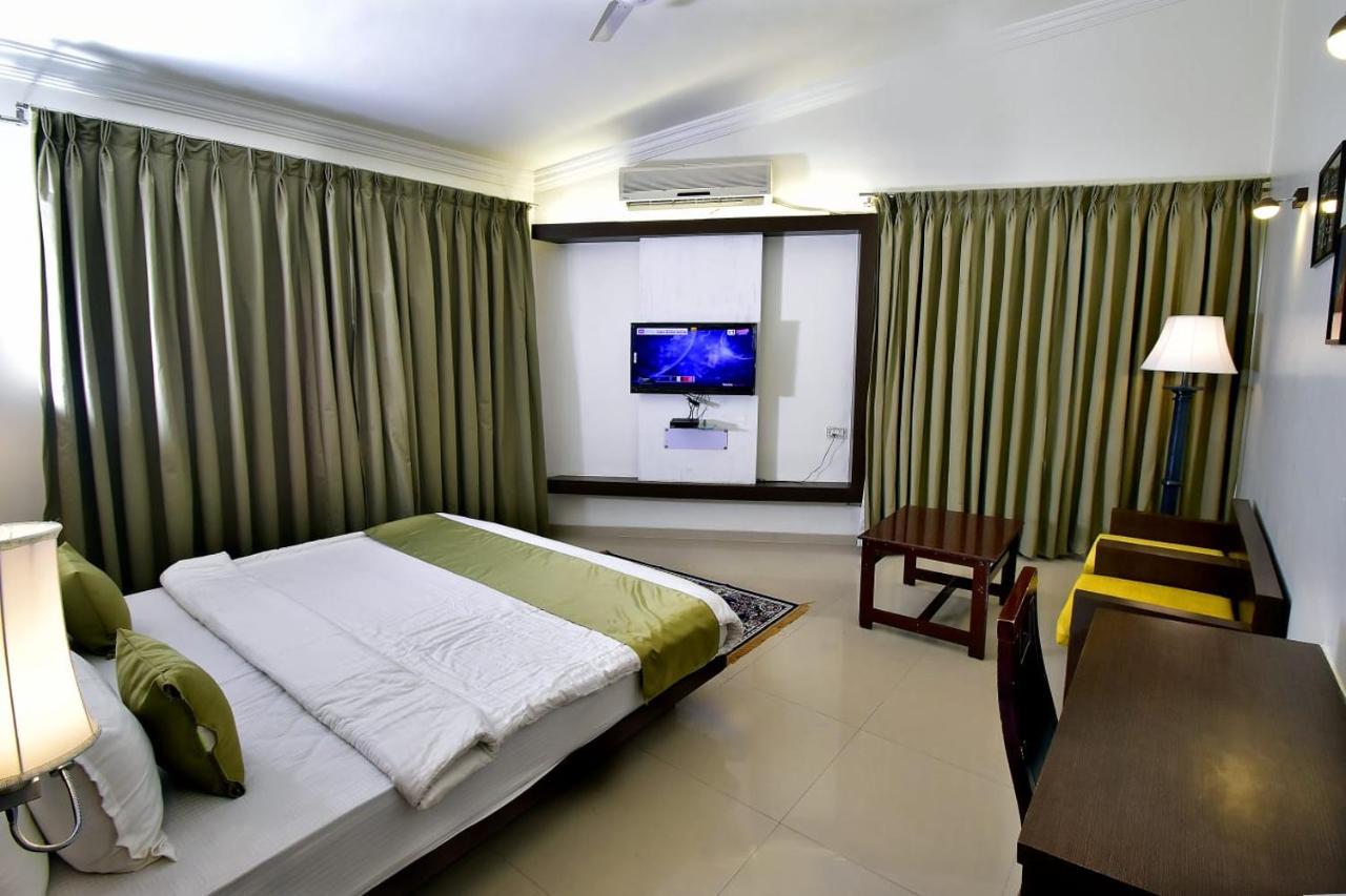 Caves County Resort Malegaon Extérieur photo