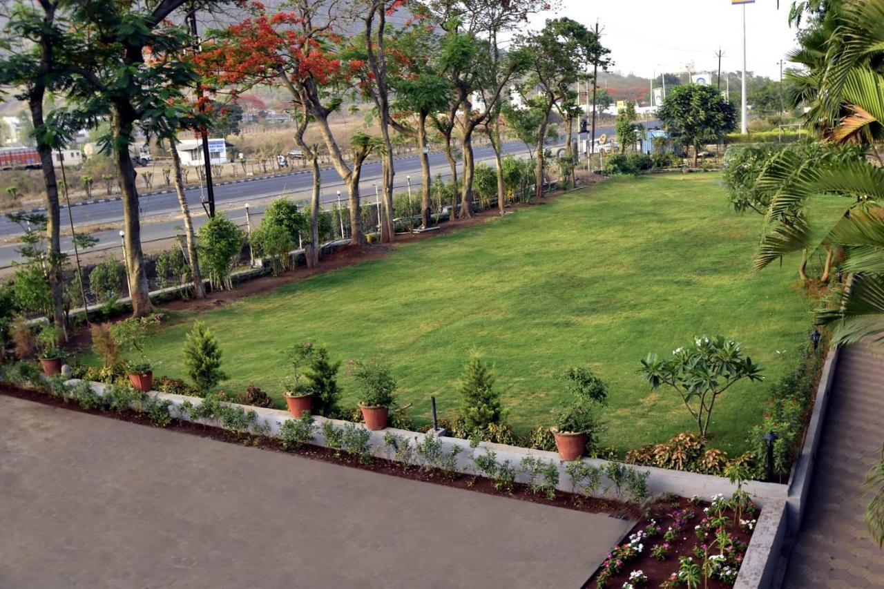 Caves County Resort Malegaon Extérieur photo