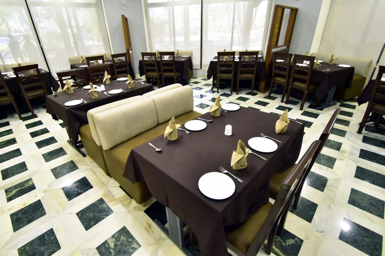 Caves County Resort Malegaon Extérieur photo