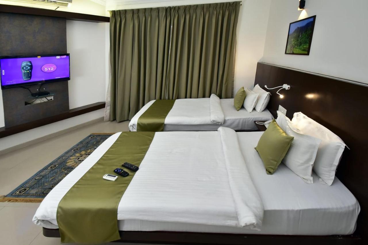 Caves County Resort Malegaon Extérieur photo