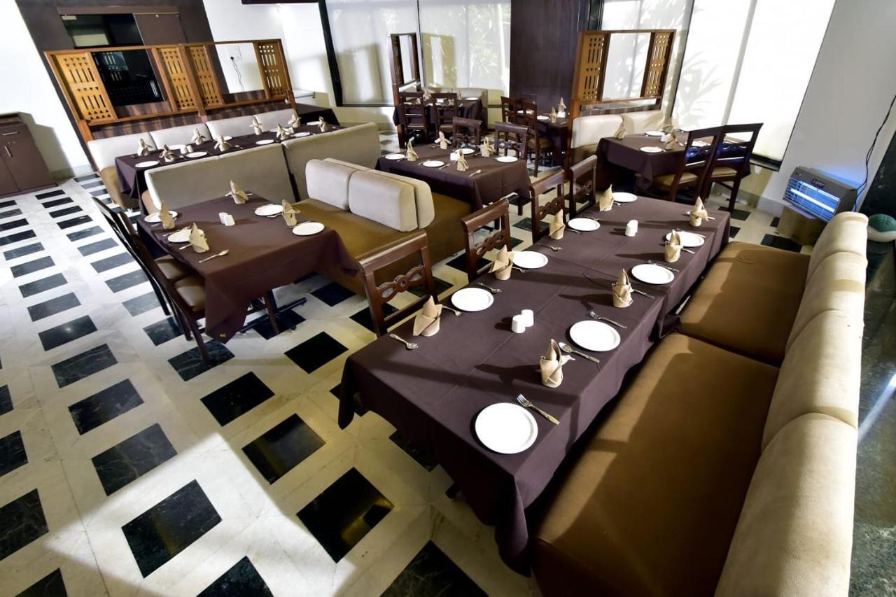 Caves County Resort Malegaon Extérieur photo