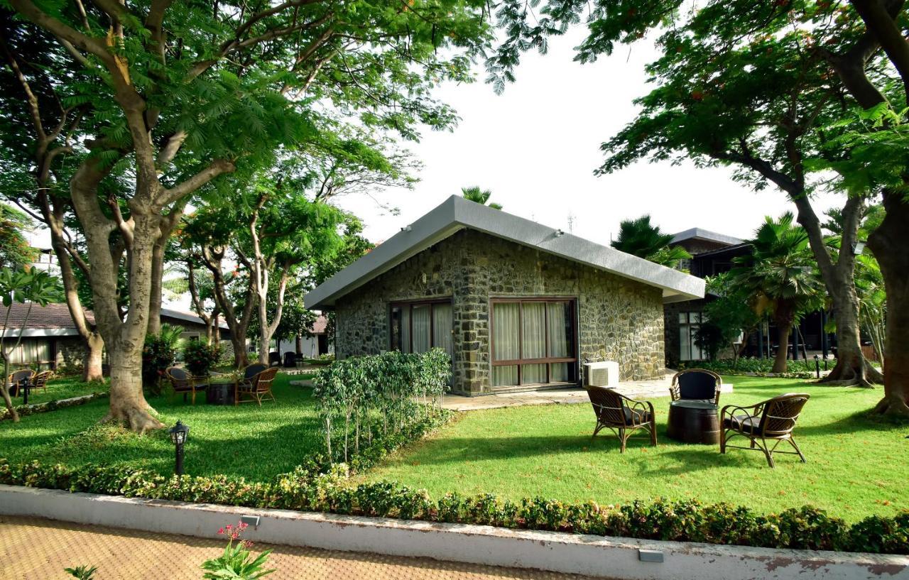 Caves County Resort Malegaon Extérieur photo