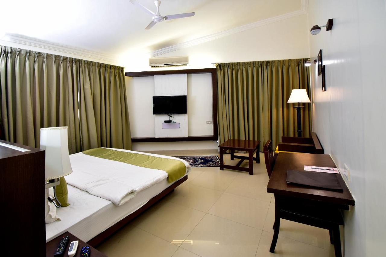 Caves County Resort Malegaon Extérieur photo