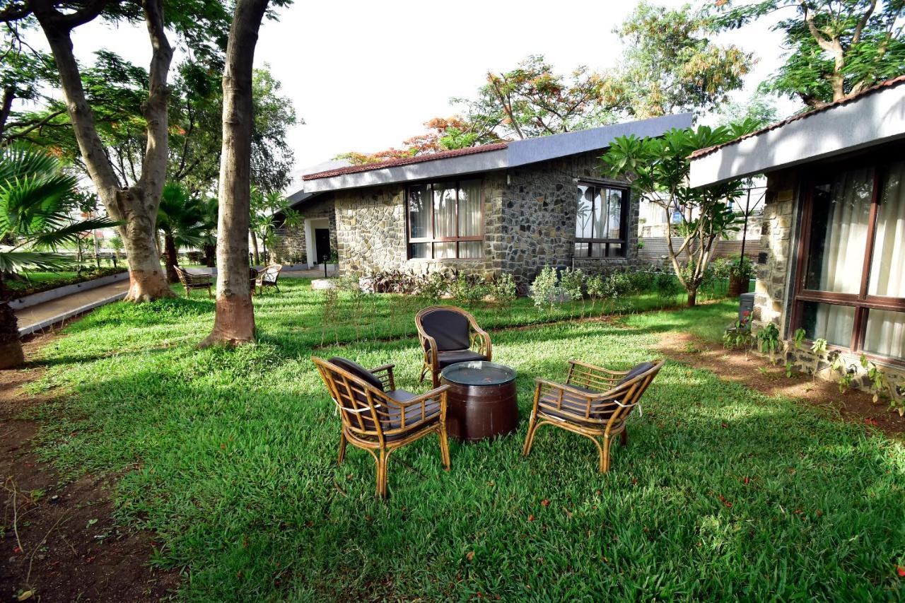 Caves County Resort Malegaon Extérieur photo